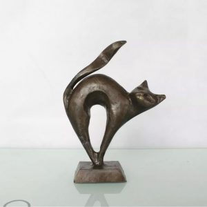 Contoh : Patung kucing cat logam